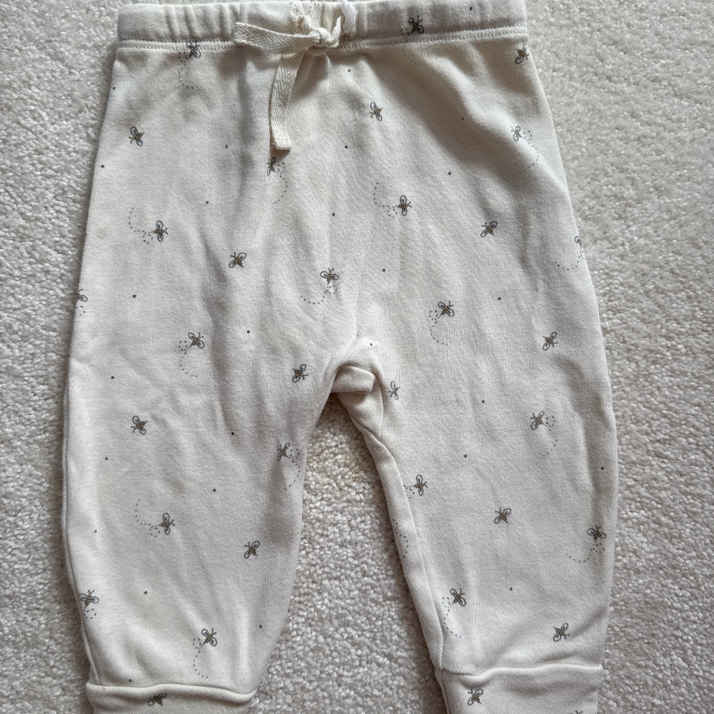 Quincy Mae drawstring pants. Bees. Size 12-18 months